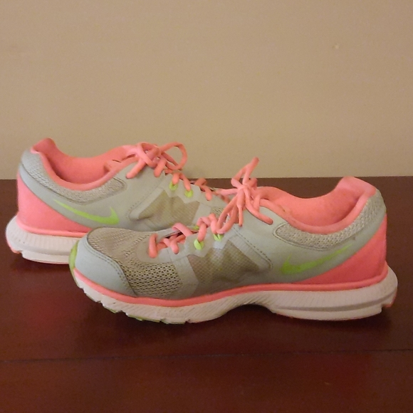 Nike coral and gray, women's size 9 running shoes - Picture 4 of 5